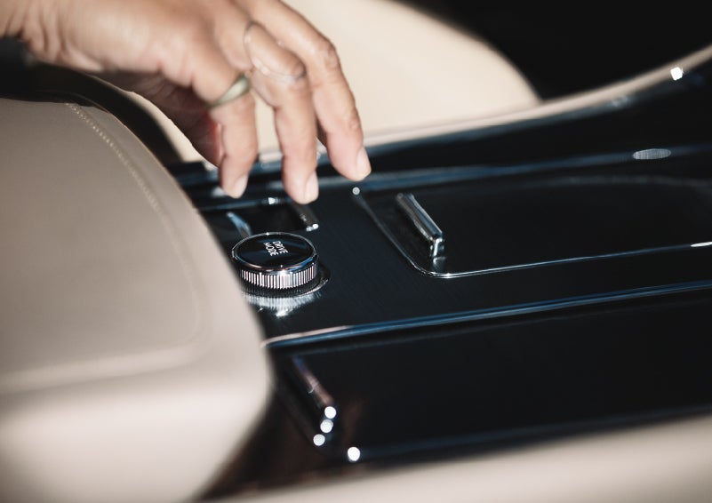 A hand reaching for the Lincoln Drive Modes knob of a 2024 Lincoln Aviator® SUV | Wallace Lincoln in Fort Pierce FL